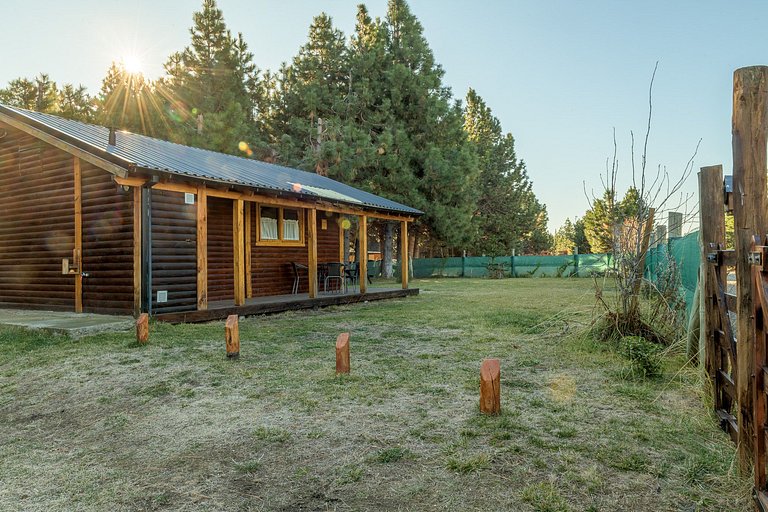 Cabaña familiar con patio y parrilla -cerca del lago- wifi