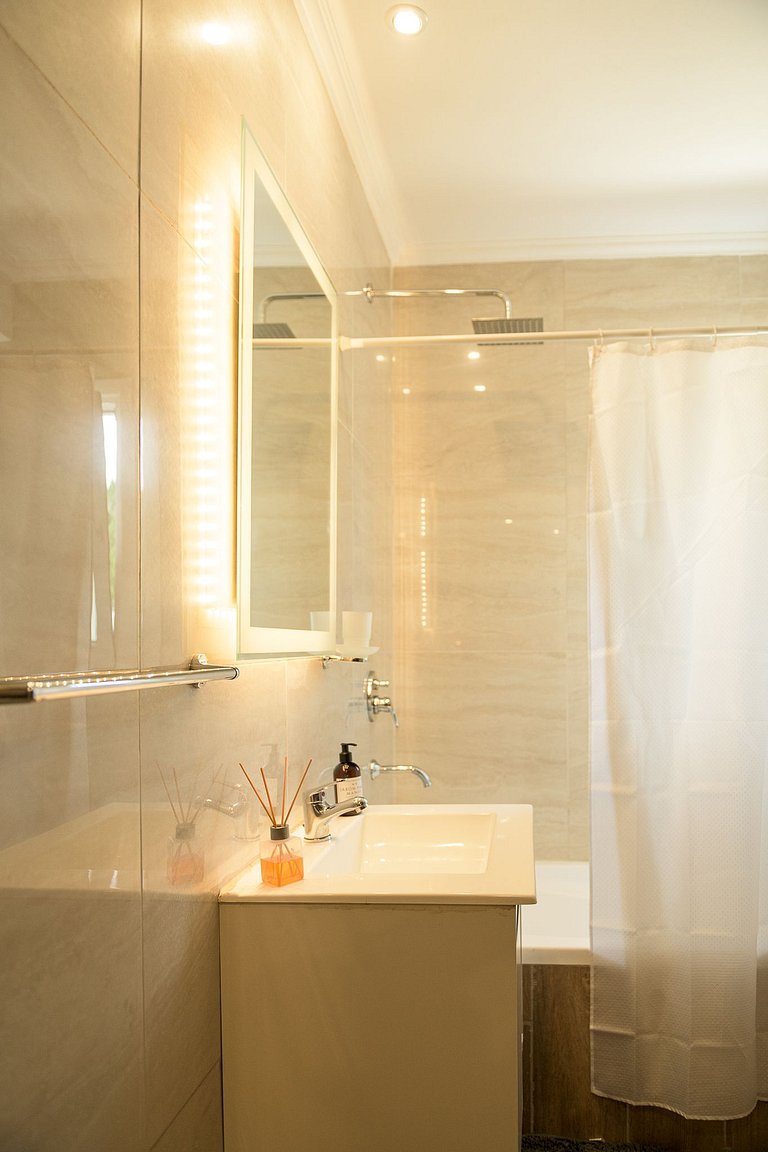 Pioneros House-amplio y moderno-jacuzzi-parrilla