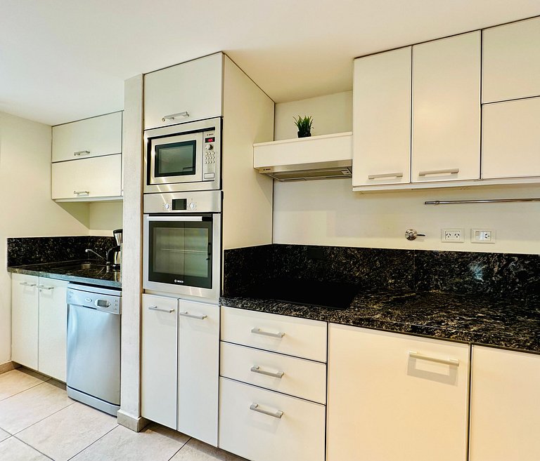 Apartamento boutique com vista para o lago, garagem, piscina