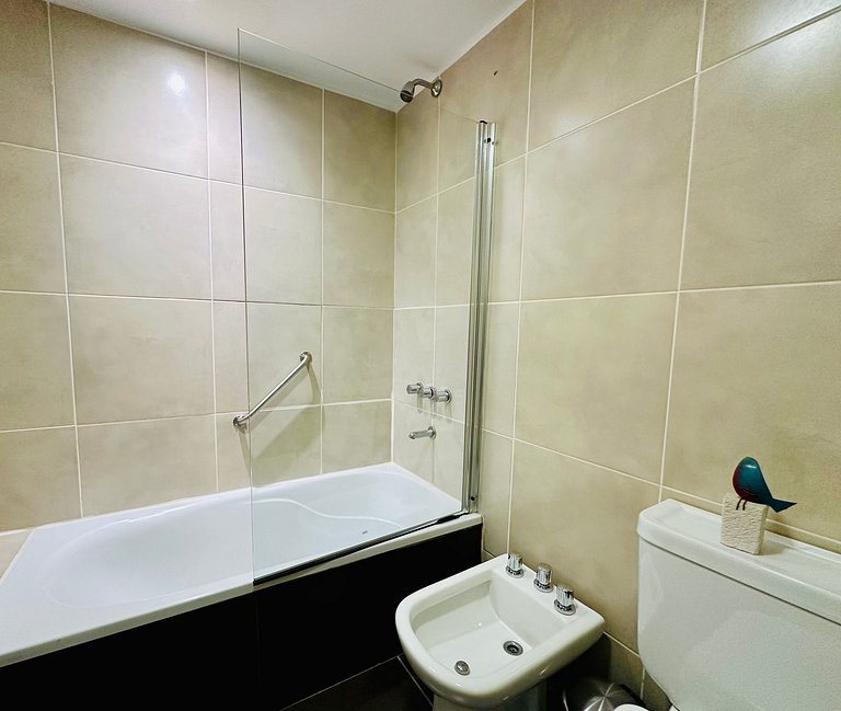 Apartamento boutique com vista para o lago, garagem, piscina