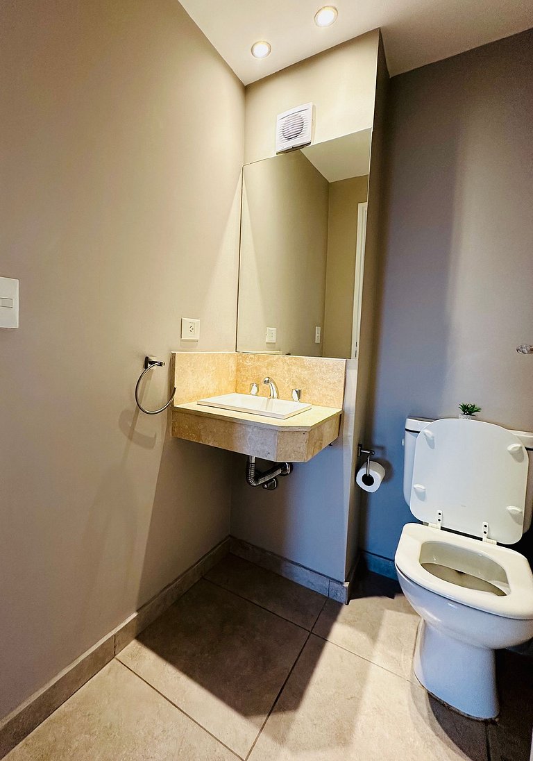 Boutique apartment with lake view, garage,swimming pool, gym