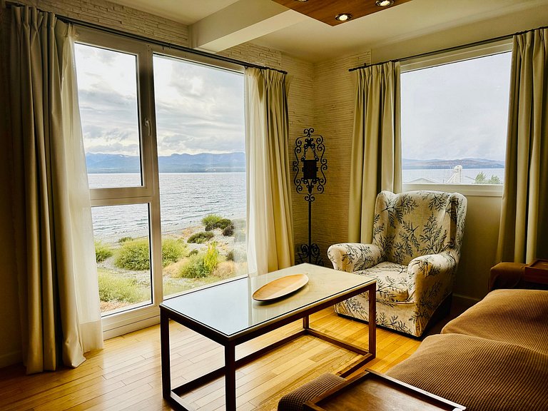 Boutique sobre el Lago Nahuel Huapi