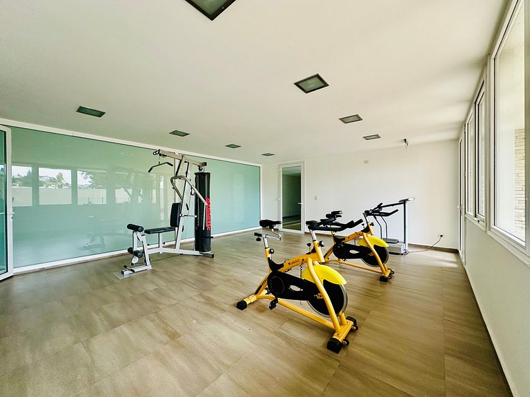 Apartamento boutique com vista para o lago, garagem, piscina