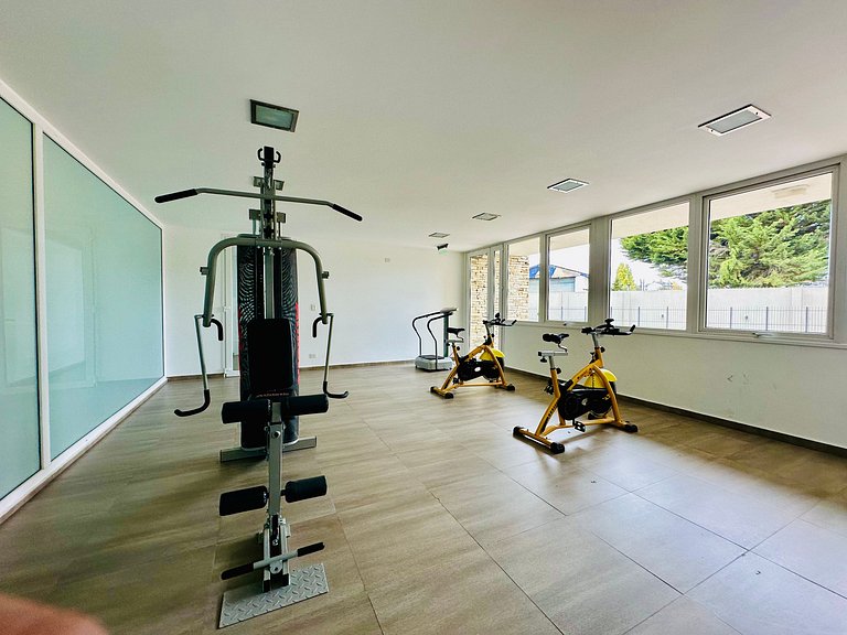 Boutique apartment with lake view, garage,swimming pool, gym
