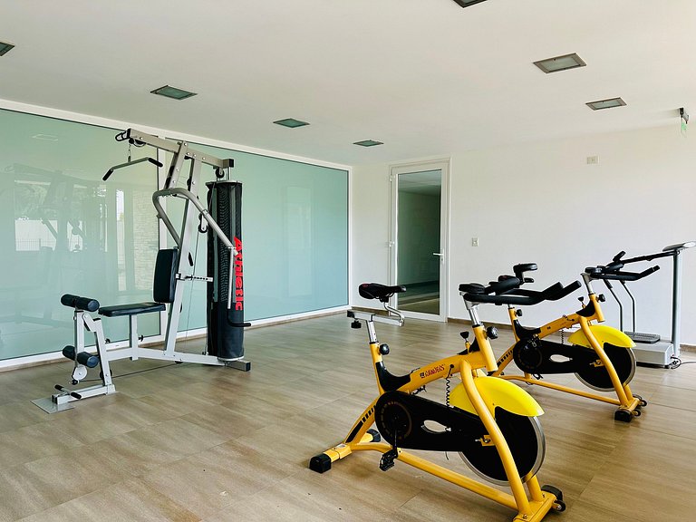 Apartamento boutique com vista para o lago, garagem, piscina