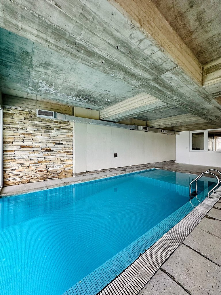 Apartamento boutique com vista para o lago, garagem, piscina