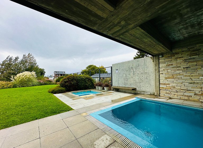 Apartamento boutique com vista para o lago, garagem, piscina