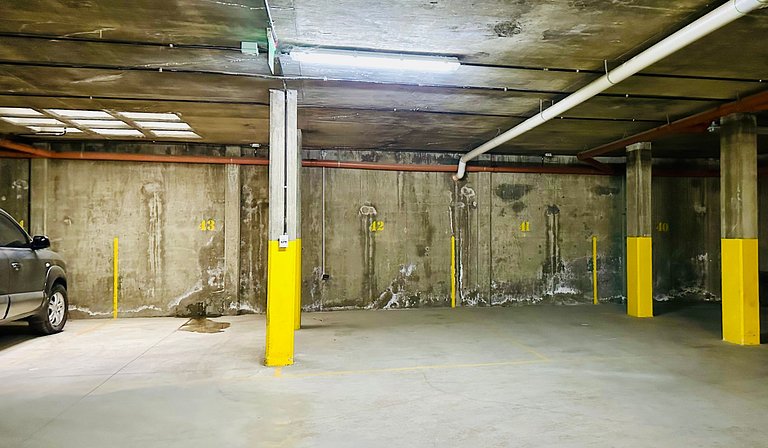 Apartamento boutique com vista para o lago, garagem, piscina