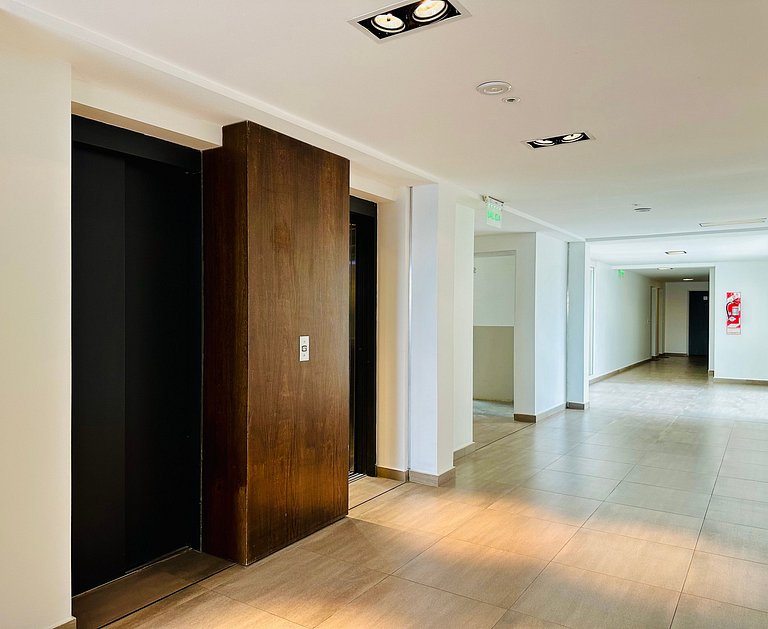 Apartamento boutique com vista para o lago, garagem, piscina
