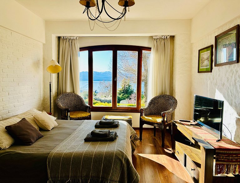 Saint Moritz Bariloche. Mtn and Lake Views.