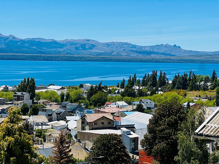 Bright central apartment, lake views, garage,